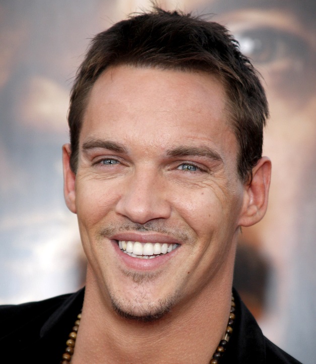 Jonathan Rhys-Meyers a vapoté dans un avion entre Miami et Los Angeles